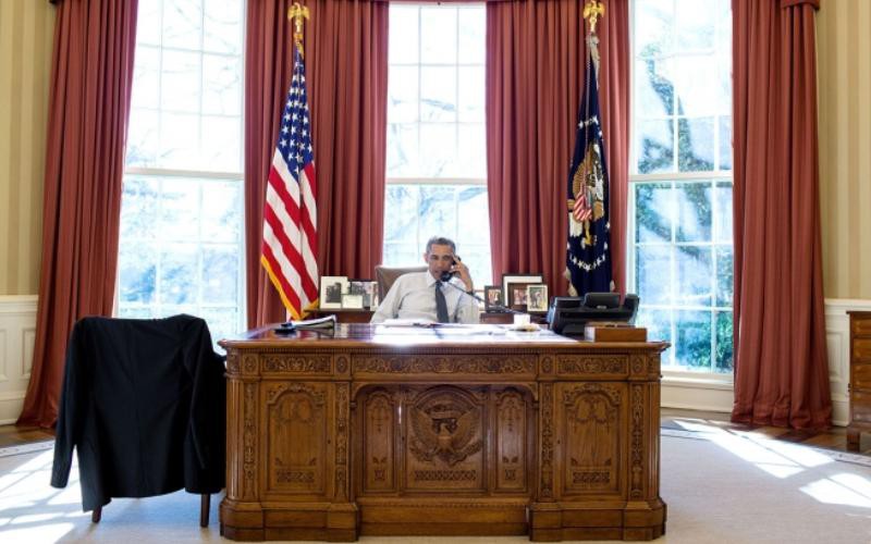 President Barack Obama talks on the phone with President Beji Caid Essebsi of Tunisia during a foreign leader call in the Oval Office, Jan. 5, 2015. (Official White House Photo by Pete Souza)